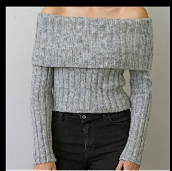 Abercrombie & Fitch Gray Off-Shoulder Ribbed Sweater - Size Small - Picture 1 of 10